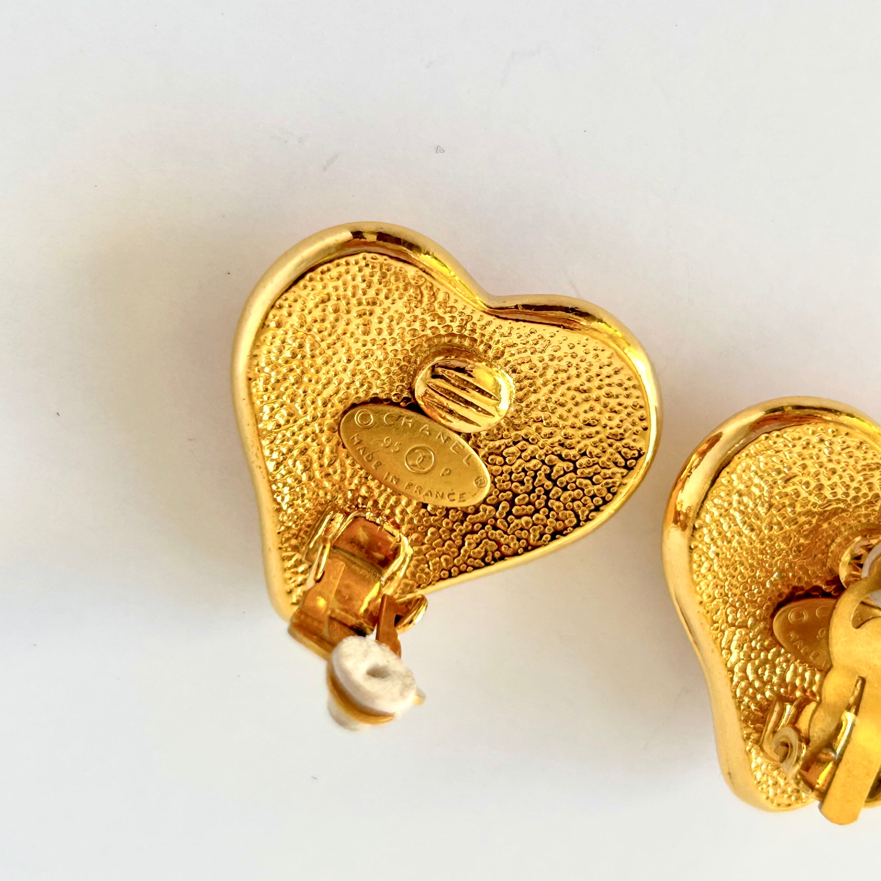 Chanel Vintage Heart Shaped Earrings – Coconana