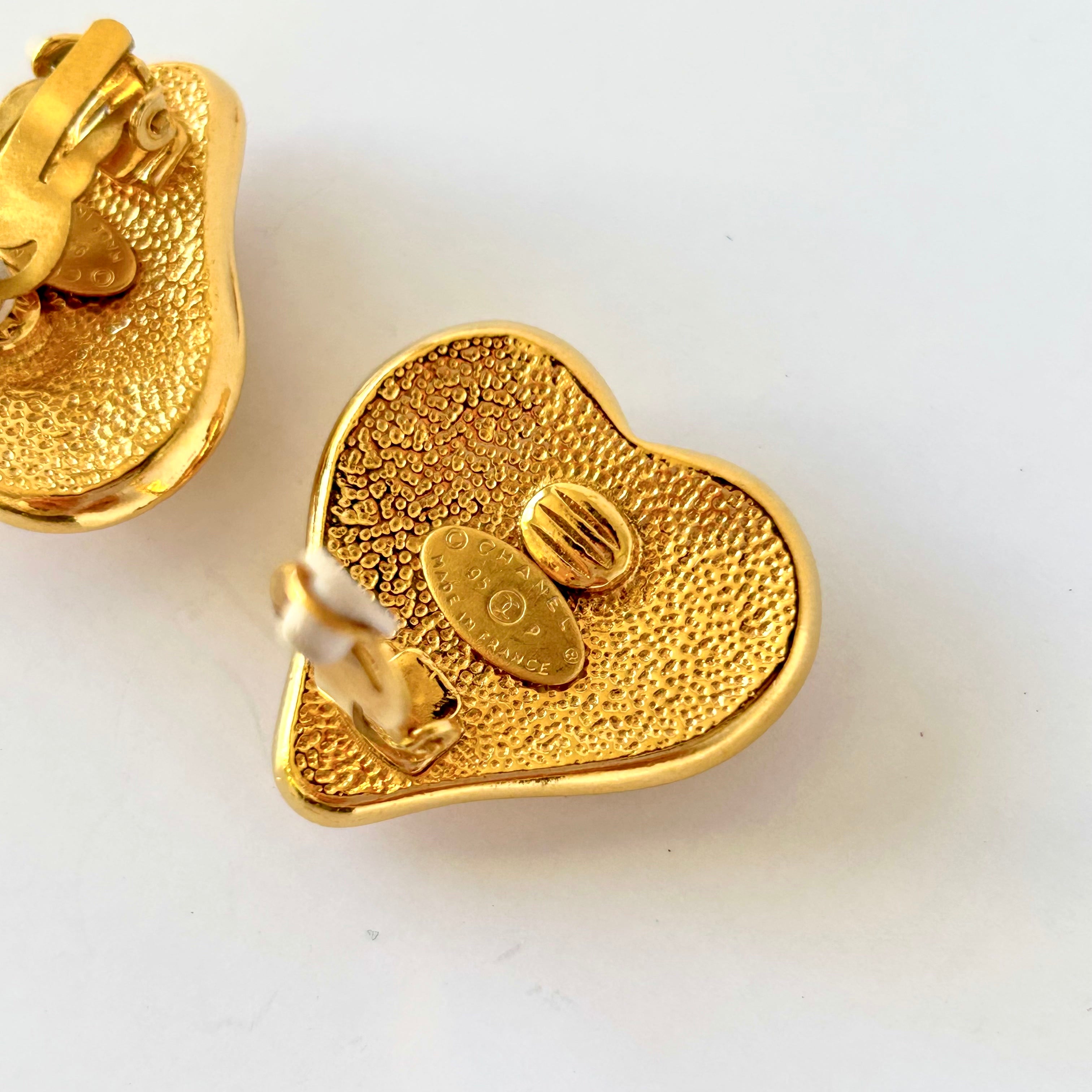 Chanel Vintage Heart Shaped Earrings – Coconana