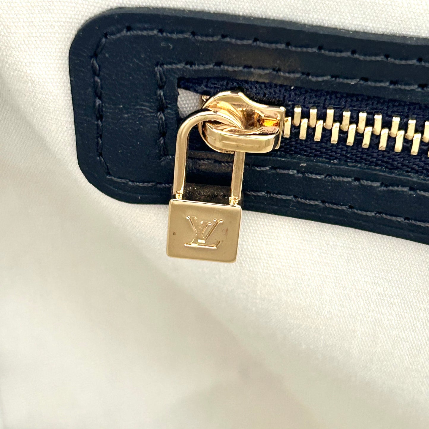 Louis Vuitton Monogram Mini Lin Josephine - Blue Shoulder Bags, Handbags -  LOU798256