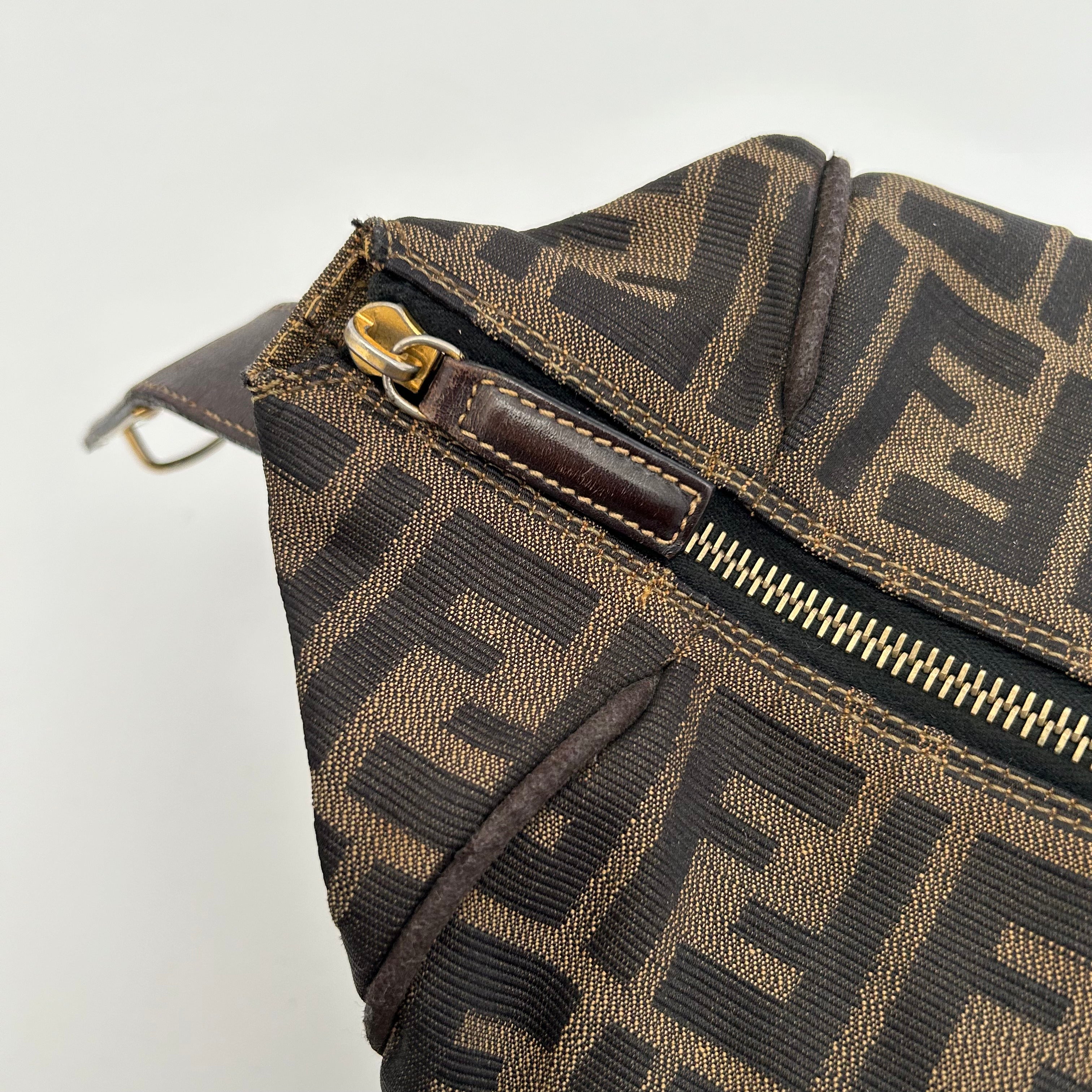 Fendi zip pouch hotsell